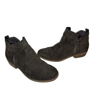 Cowboy Carter Western Size 10 Gray Faux Suede Dylan Laser Cut Ankle Booties